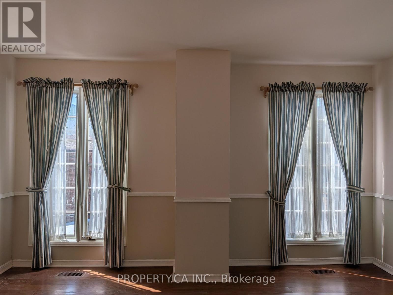 64 Arnold Avenue, Toronto, Ontario  M5A 3B2 - Photo 14 - C12720116