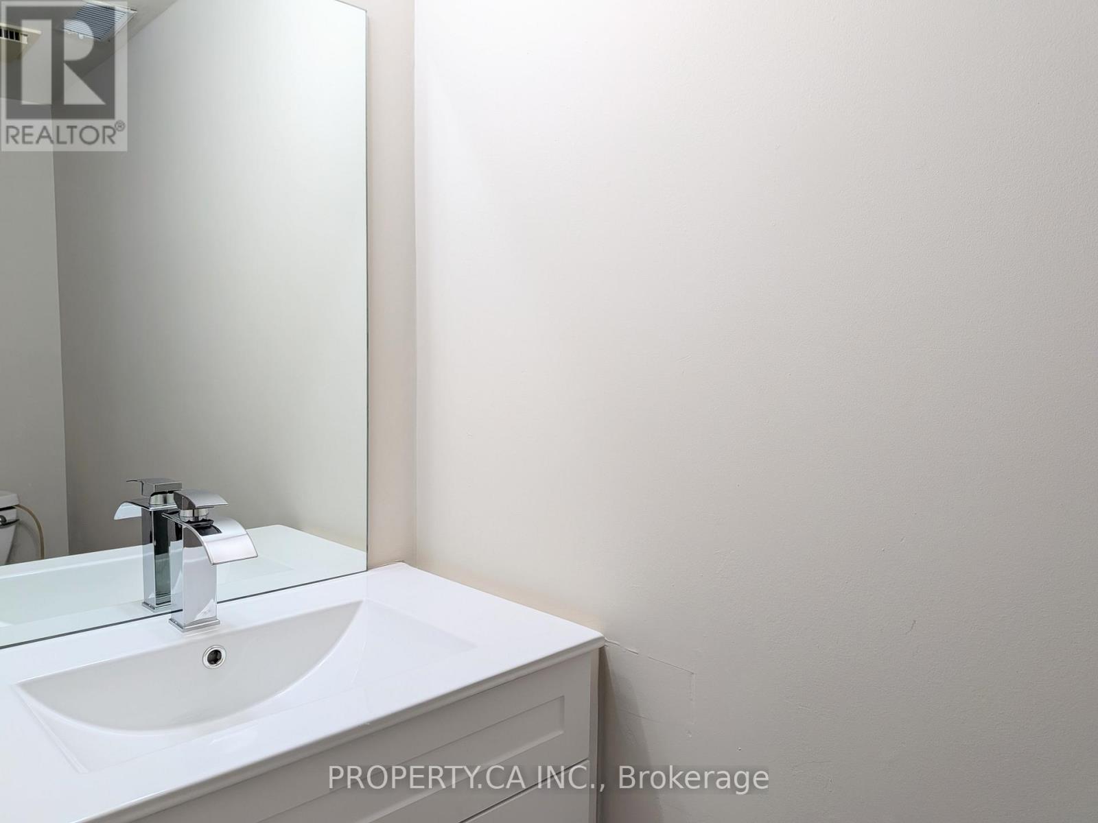 64 Arnold Avenue, Toronto, Ontario  M5A 3B2 - Photo 26 - C12720116