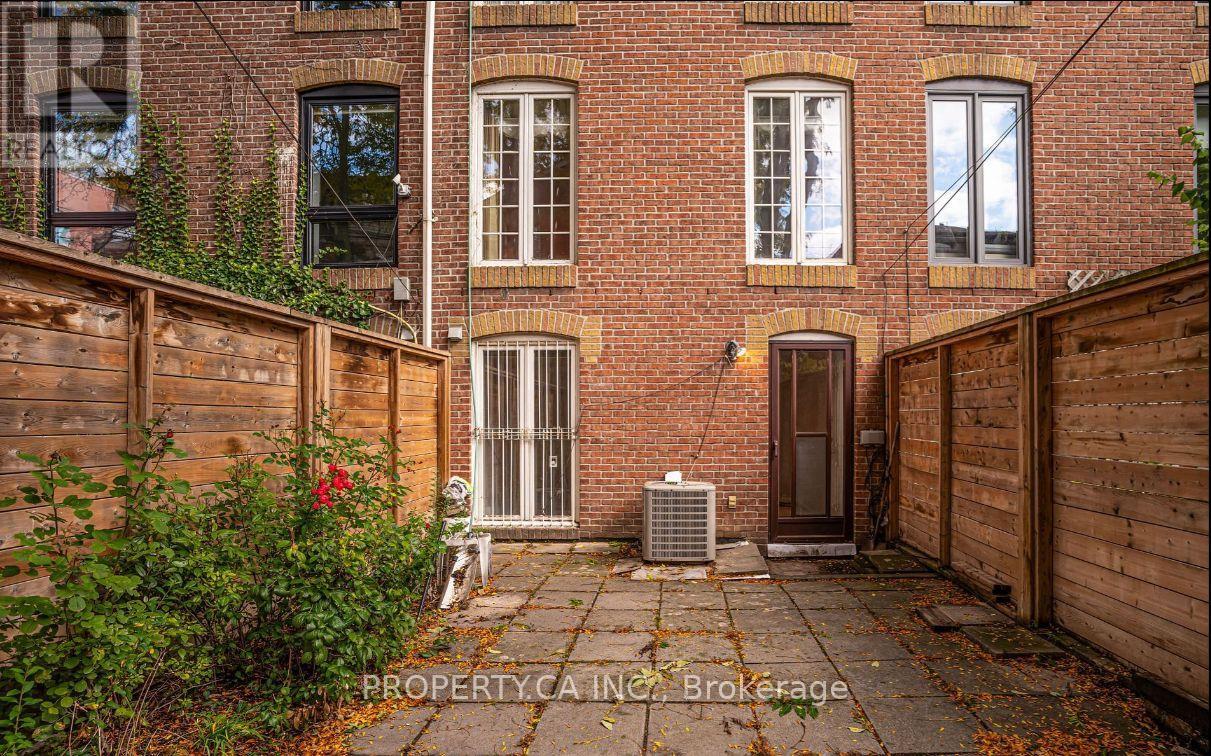 64 Arnold Avenue, Toronto, Ontario  M5A 3B2 - Photo 29 - C12720116