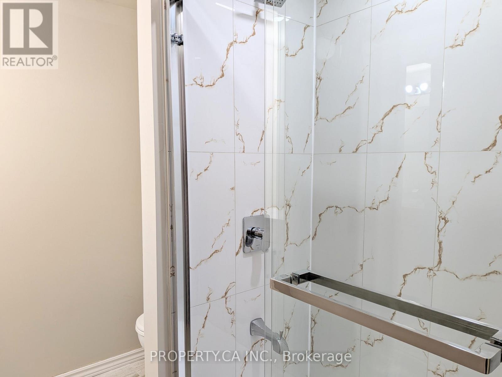 64 Arnold Avenue, Toronto, Ontario  M5A 3B2 - Photo 25 - C12720116