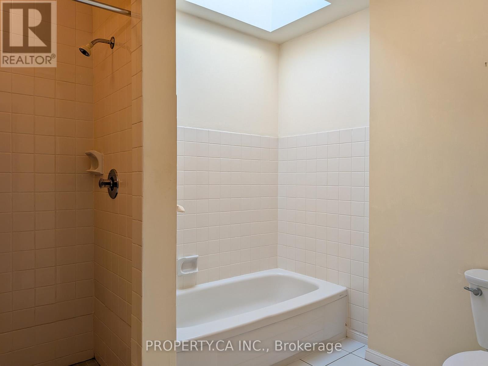 64 Arnold Avenue, Toronto, Ontario  M5A 3B2 - Photo 22 - C12720116