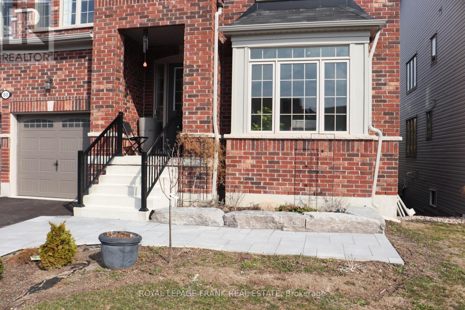 60 Hennessey Crescent, Kawartha Lakes, Ontario  K9V 0P3 - Photo 3 - X12807752