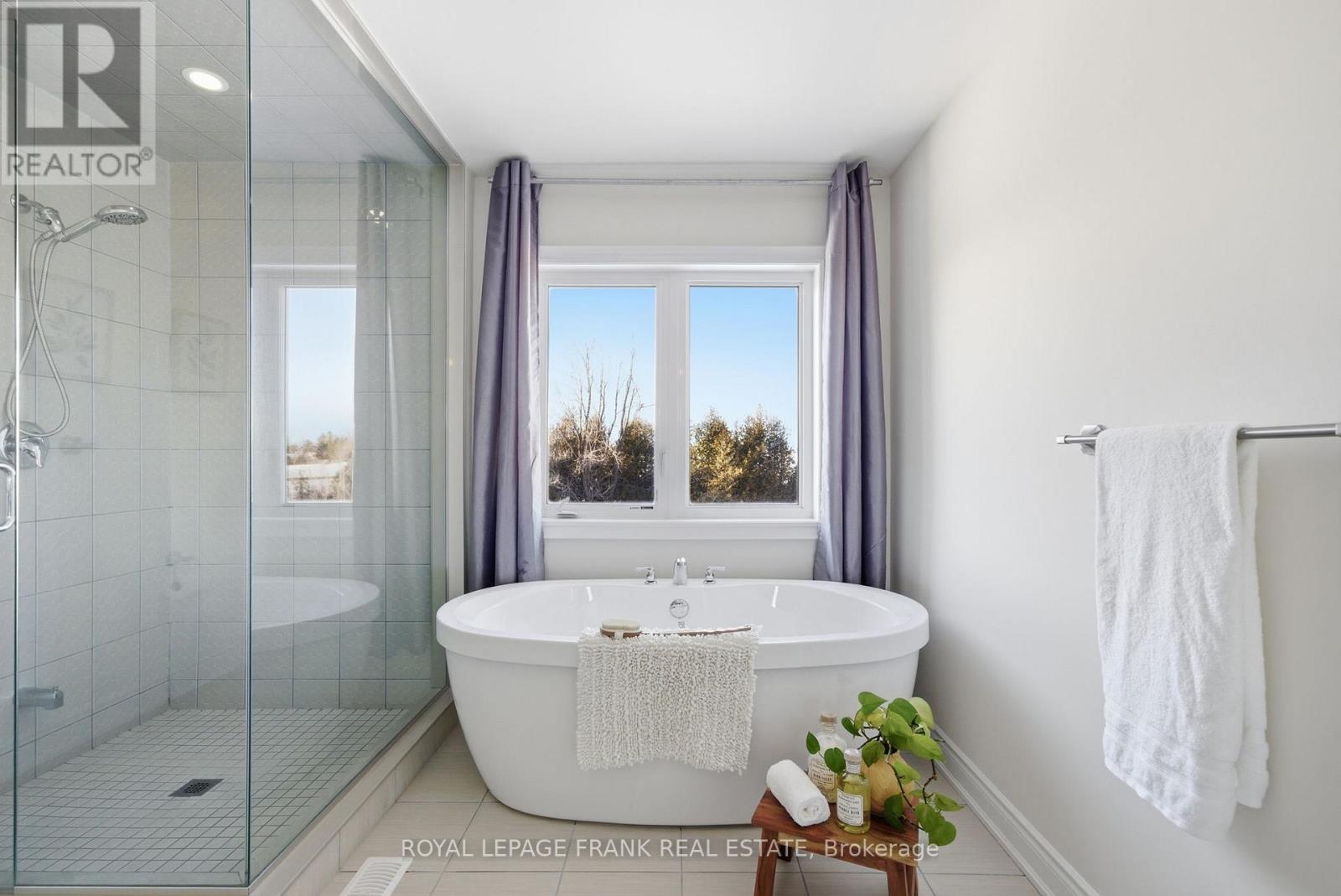 60 Hennessey Crescent, Kawartha Lakes, Ontario  K9V 0P3 - Photo 35 - X12807752