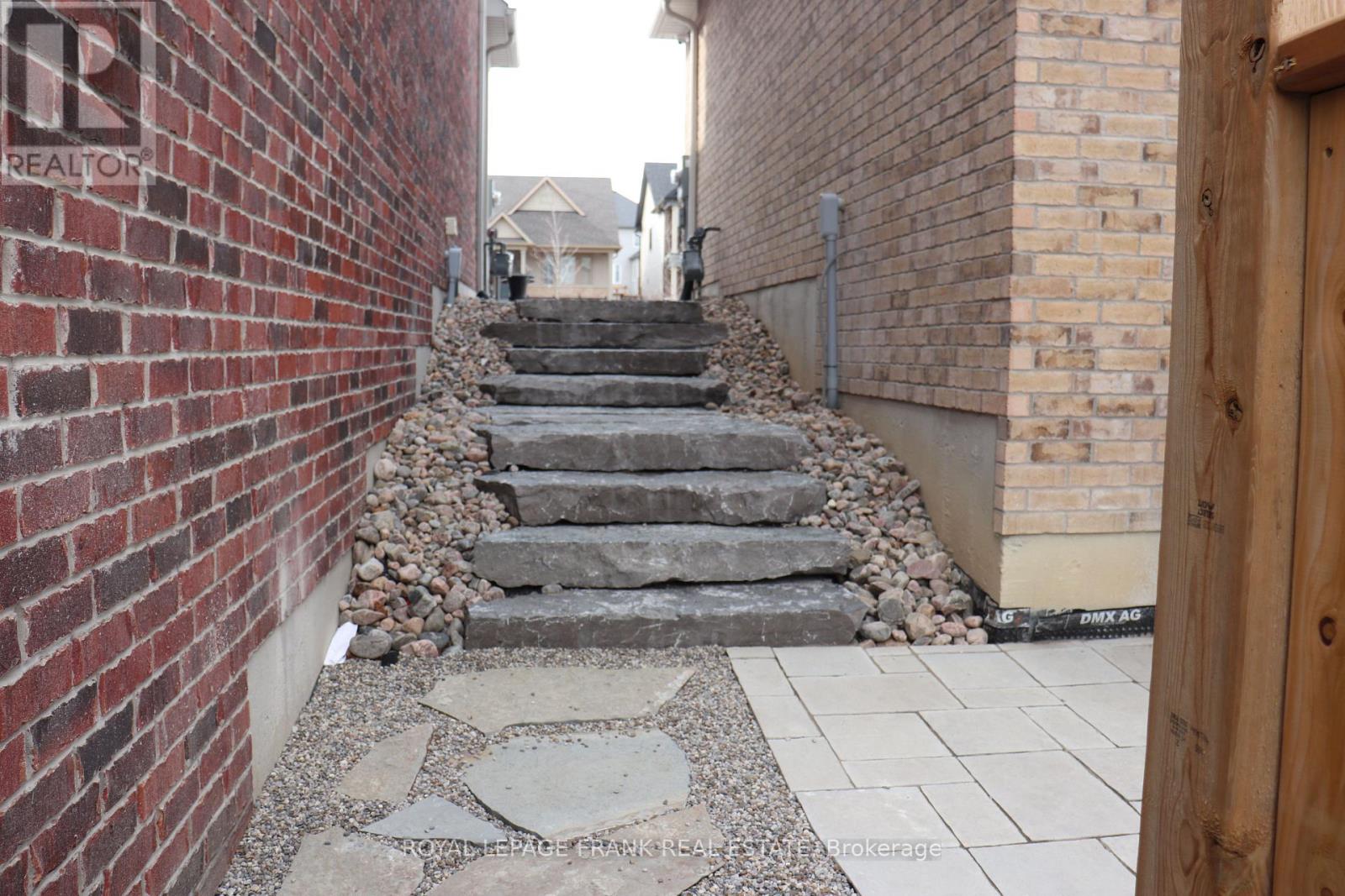 60 Hennessey Crescent, Kawartha Lakes, Ontario  K9V 0P3 - Photo 45 - X12807752