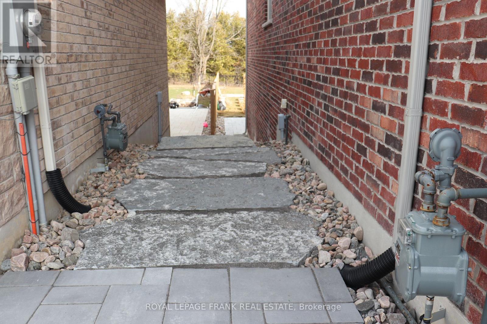 60 Hennessey Crescent, Kawartha Lakes, Ontario  K9V 0P3 - Photo 44 - X12807752