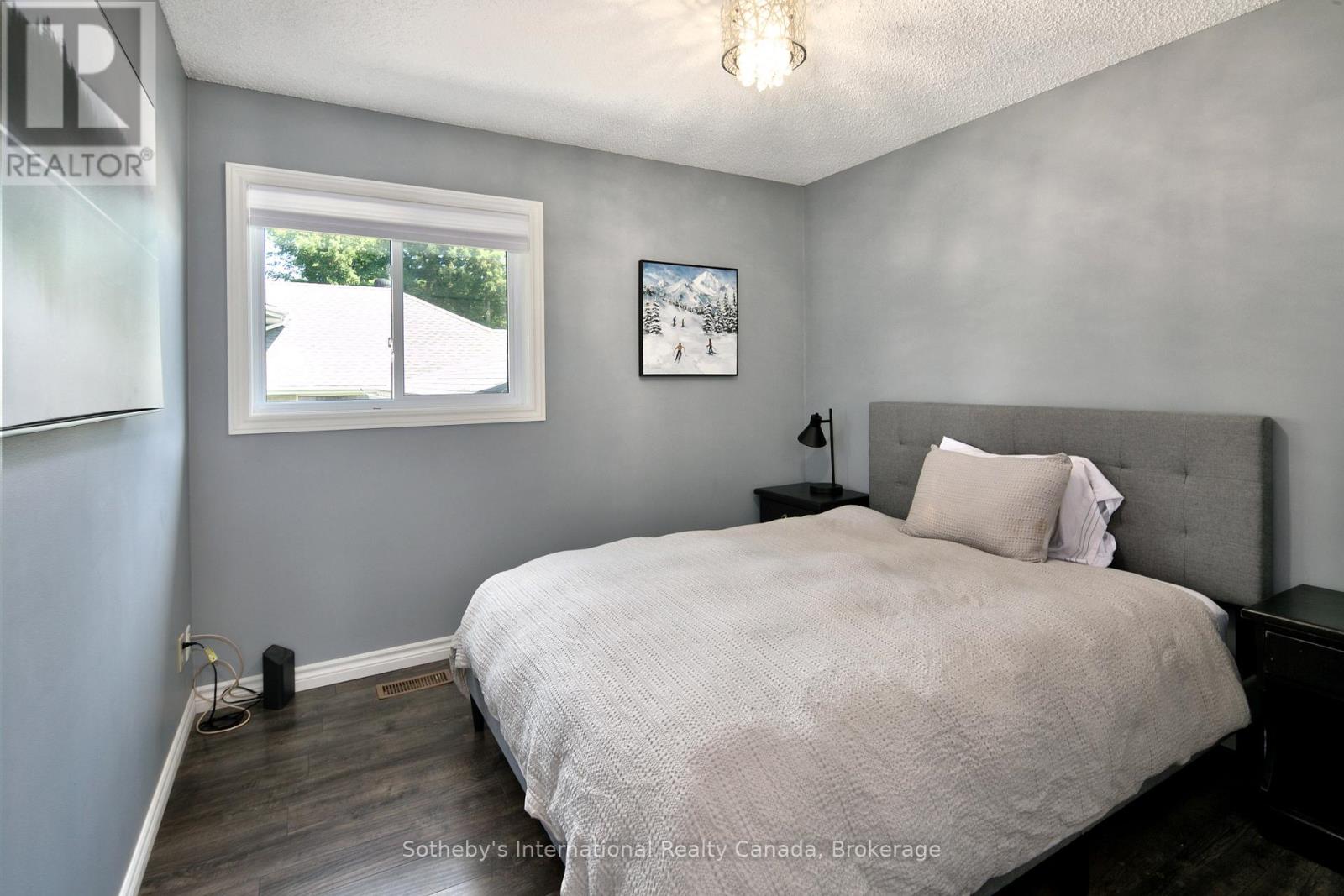 26 Middle Avenue, Meaford, Ontario  N4L 1A8 - Photo 10 - X12997362