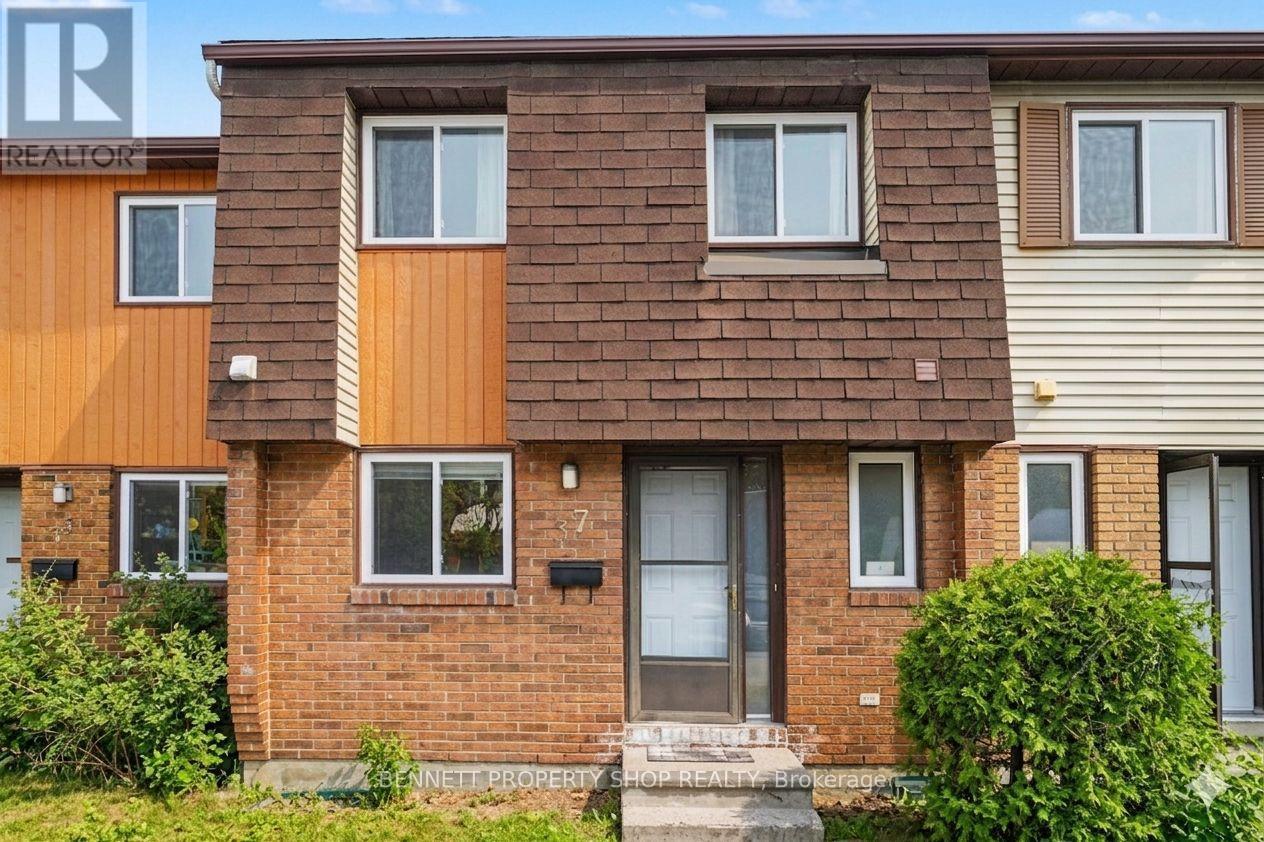 37 PIXLEY PRIVATE, Ottawa, Ontario