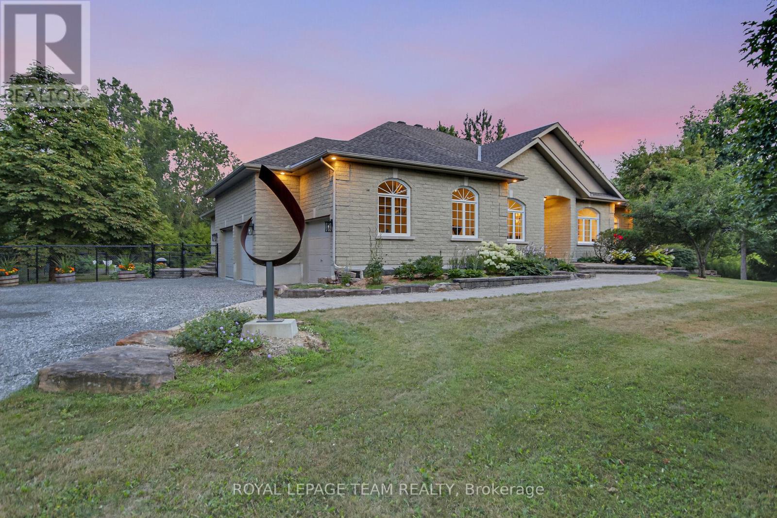 6196 ELKWOOD DRIVE, Ottawa, Ontario