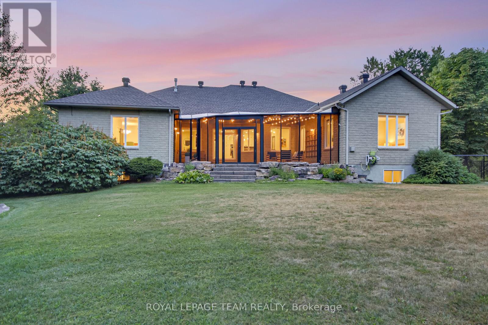 6196 Elkwood Drive, Ottawa, Ontario  K4P 1M9 - Photo 2 - X12919628