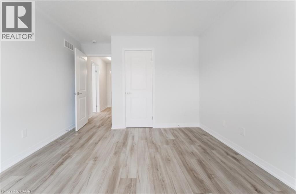 686 Benninger Drive, Kitchener, Ontario  N2E 0H8 - Photo 5 - 40819973