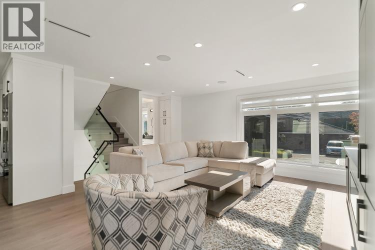 1010 Augusta Avenue, Burnaby, British Columbia  V5A 2V4 - Photo 6 - R3111160