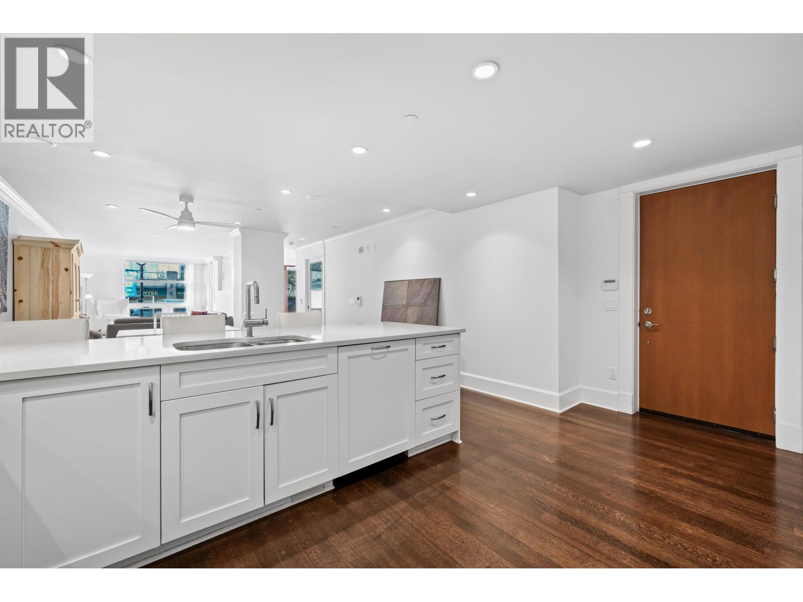 9 1891 Marine Drive, West Vancouver, British Columbia  V7V 1J7 - Photo 2 - R3111199