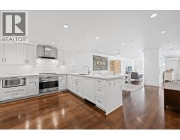 9 1891 MARINE DRIVE, West Vancouver, British Columbia