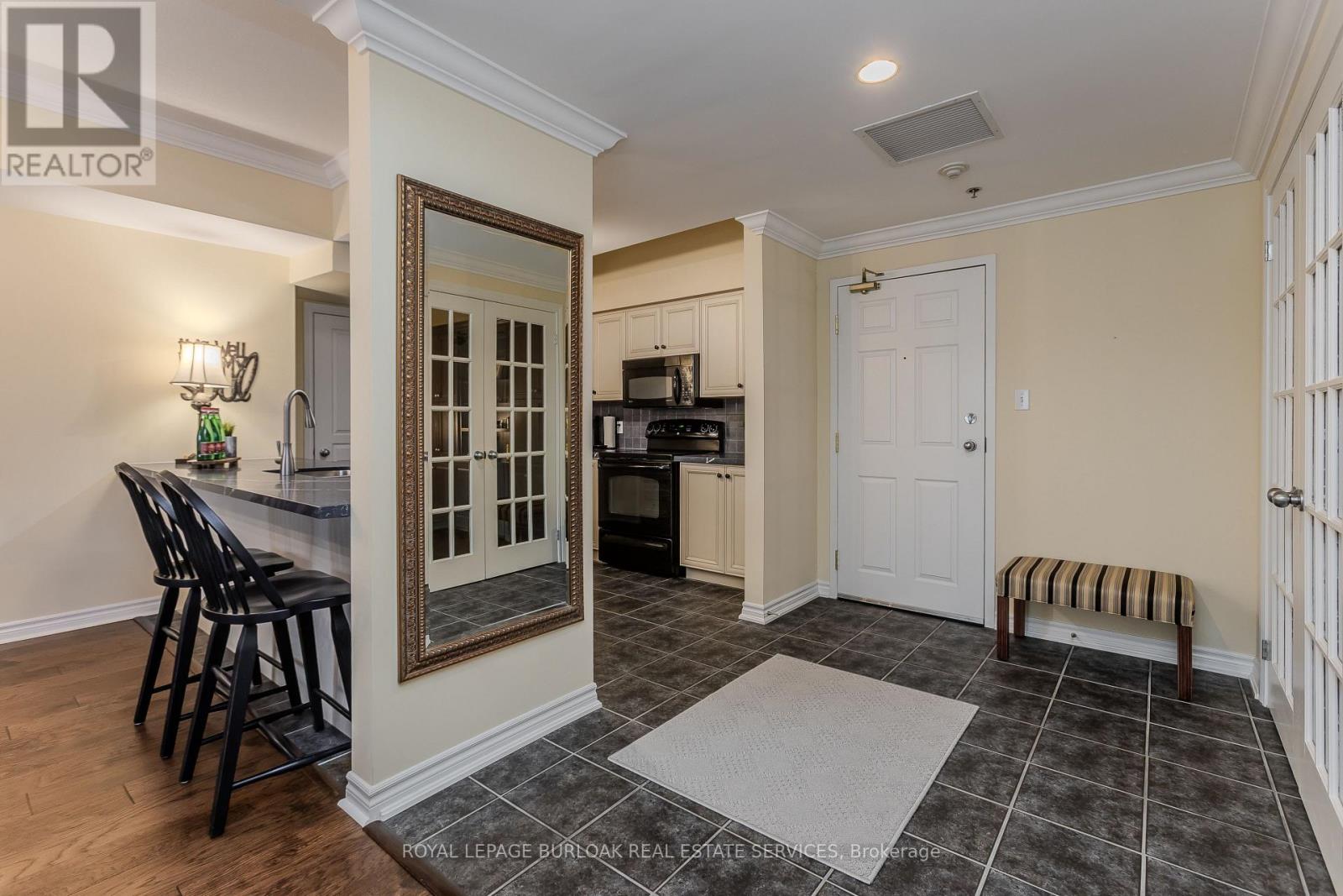 412 - 391 Plains Road E, Burlington, Ontario  L7T 4M2 - Photo 7 - W12996476