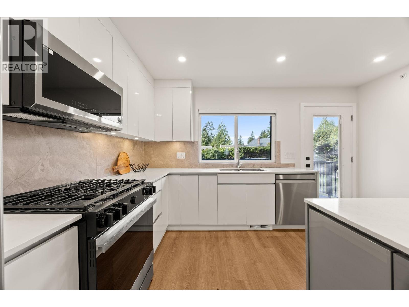 12475 208 Street, Maple Ridge, British Columbia  V2X 4X1 - Photo 11 - R3111215