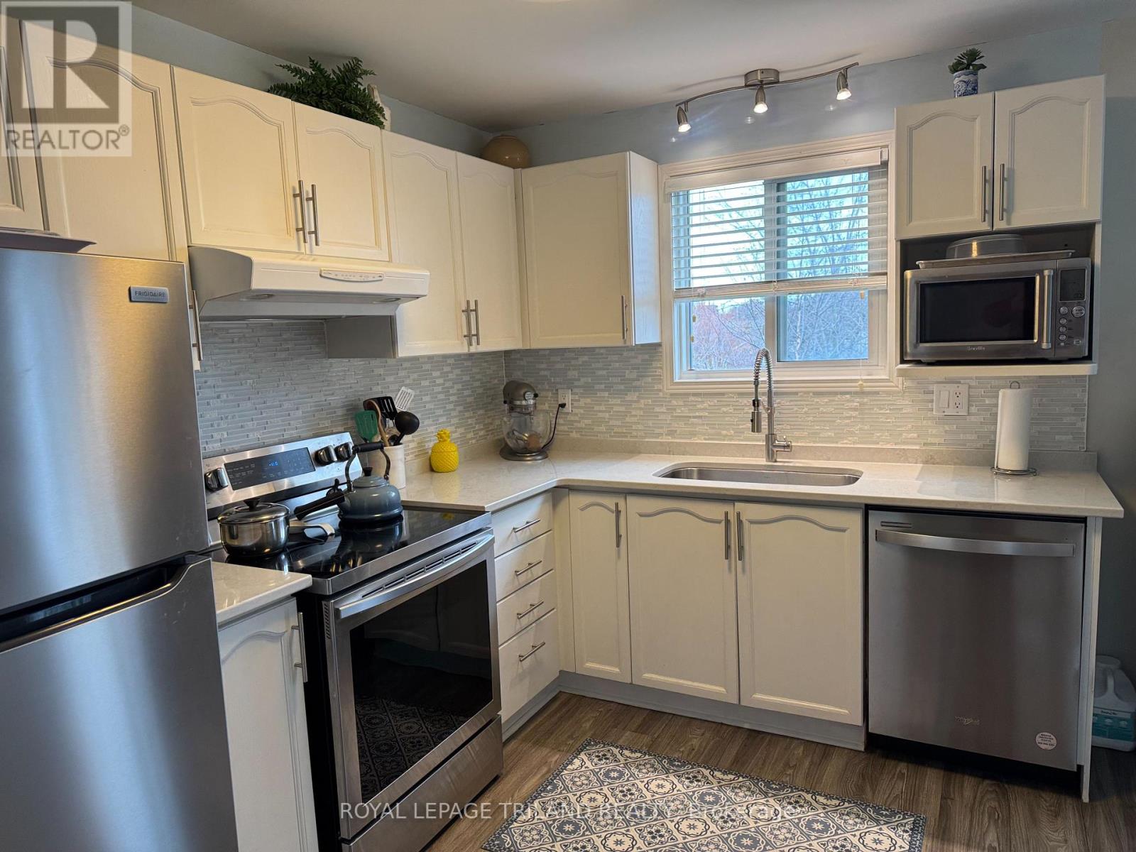 943 Thistledown Way, London North, Ontario  N6G 4Z6 - Photo 6 - X12997284