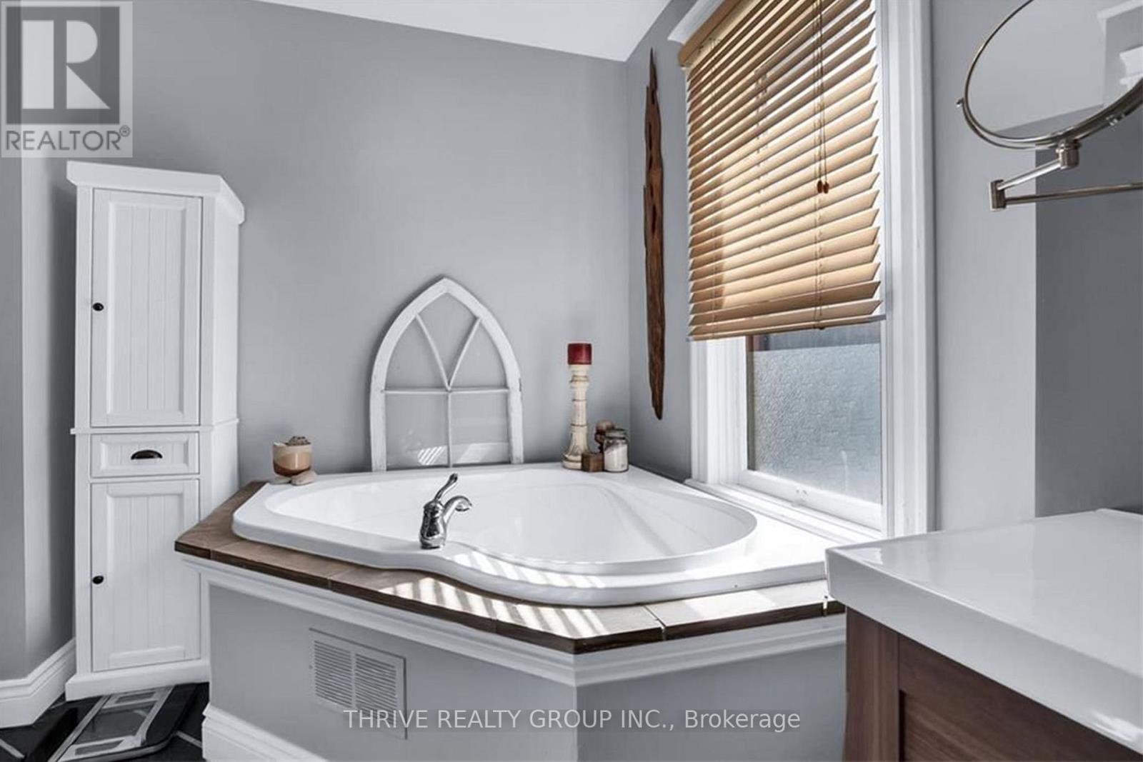 7095 Longwoods Road, London South, Ontario  N6P 1L4 - Photo 11 - X12997296