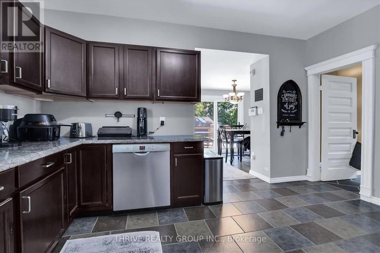 7095 Longwoods Road, London South, Ontario  N6P 1L4 - Photo 6 - X12997296