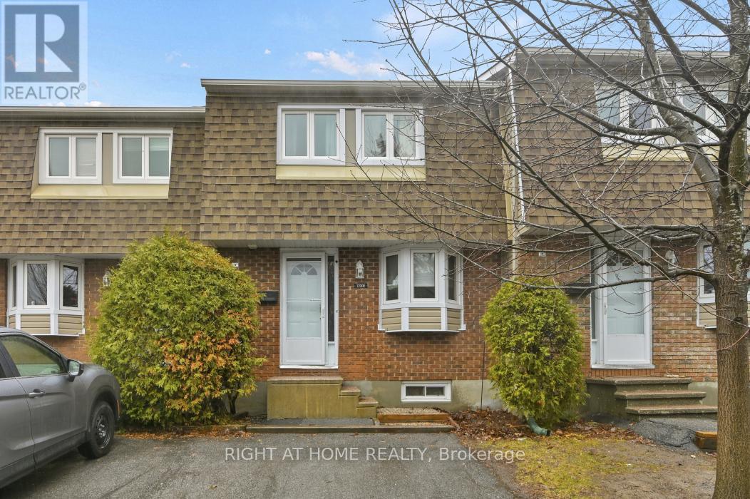 E - 1700 LAMOUREUX DRIVE, Ottawa, Ontario