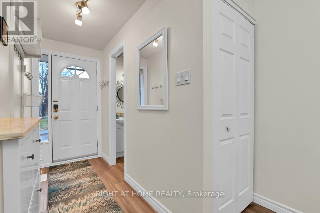 E - 1700 Lamoureux Drive, Ottawa, Ontario  K1E 2N2 - Photo 2 - X12997356