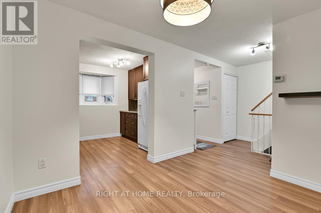 E - 1700 Lamoureux Drive, Ottawa, Ontario  K1E 2N2 - Photo 3 - X12997356