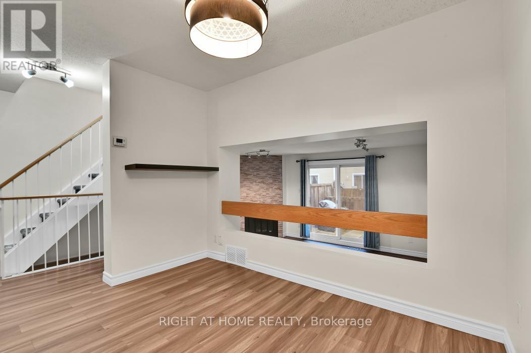 E - 1700 Lamoureux Drive, Ottawa, Ontario  K1E 2N2 - Photo 4 - X12997356