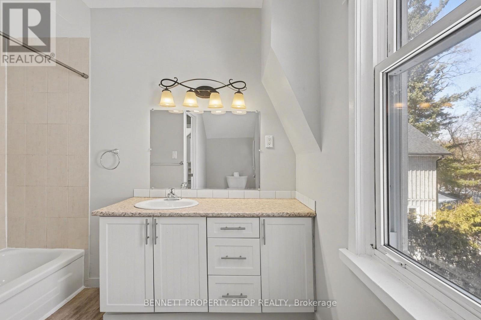 57 Charles Street, Carleton Place, Ontario  K7C 2Y2 - Photo 11 - X12851858