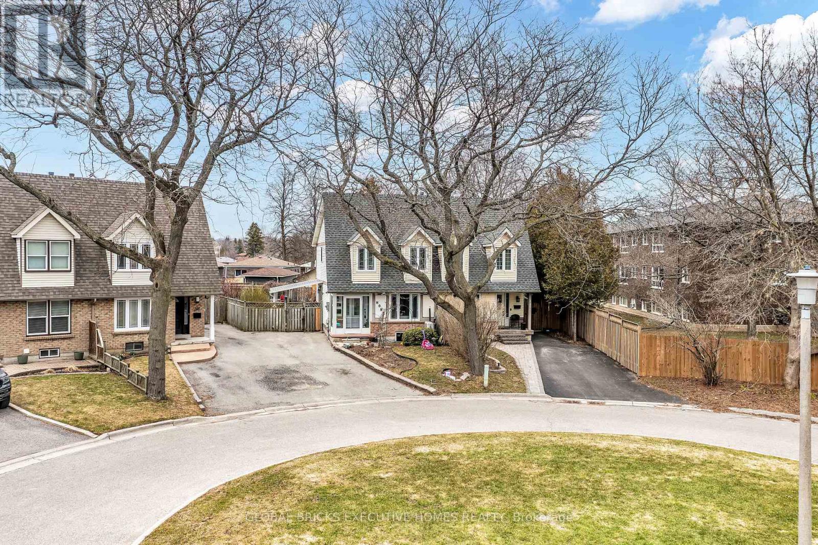 318 RONDEAU COURT, Oshawa, Ontario