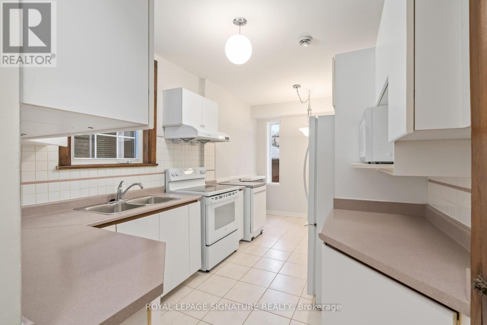 317 A Durie Street, Toronto, Ontario  M6S 3G2 - Photo 9 - W12843630