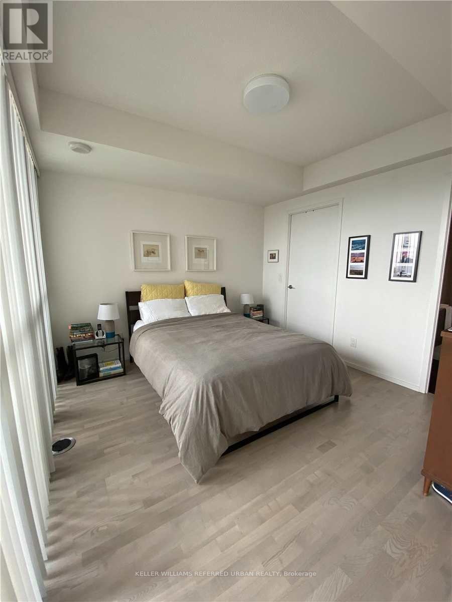 3002 - 101 Charles Street, Toronto, Ontario  M4Y 1V2 - Photo 8 - C12997366