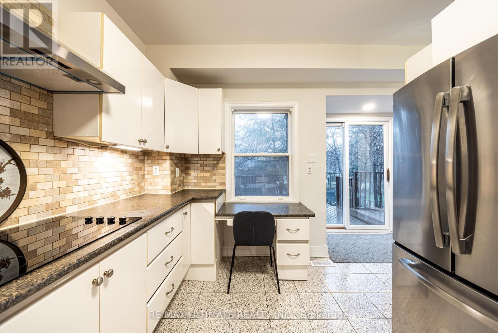 156 Glenvale Boulevard, Toronto, Ontario  M4G 2W3 - Photo 21 - C12997378