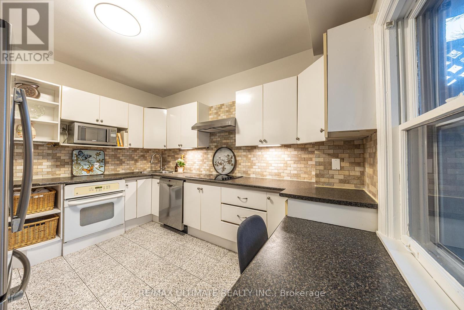 156 Glenvale Boulevard, Toronto, Ontario  M4G 2W3 - Photo 23 - C12997378