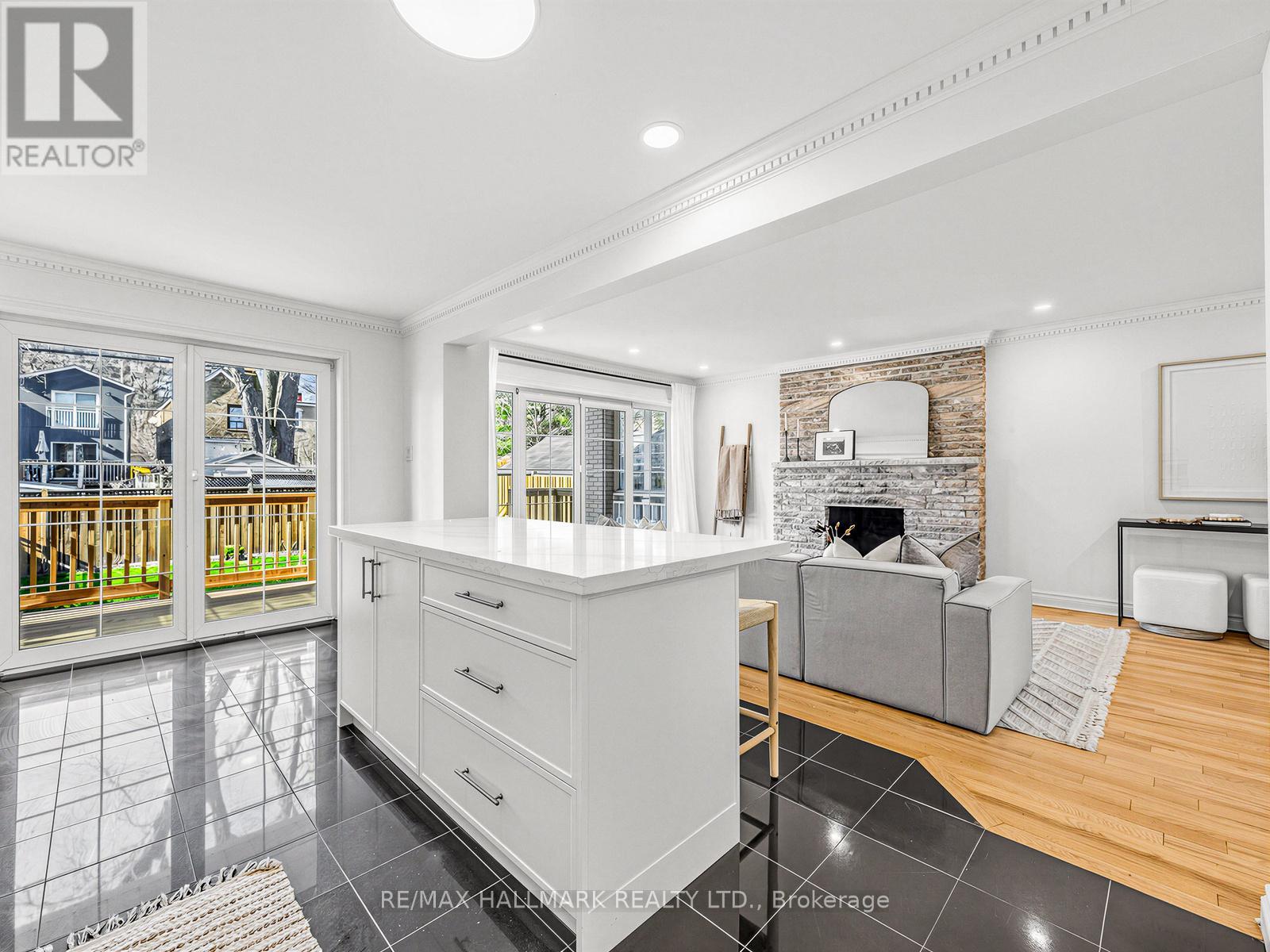 276 Floyd Avenue, Toronto, Ontario  M4J 2J3 - Photo 10 - E12997298