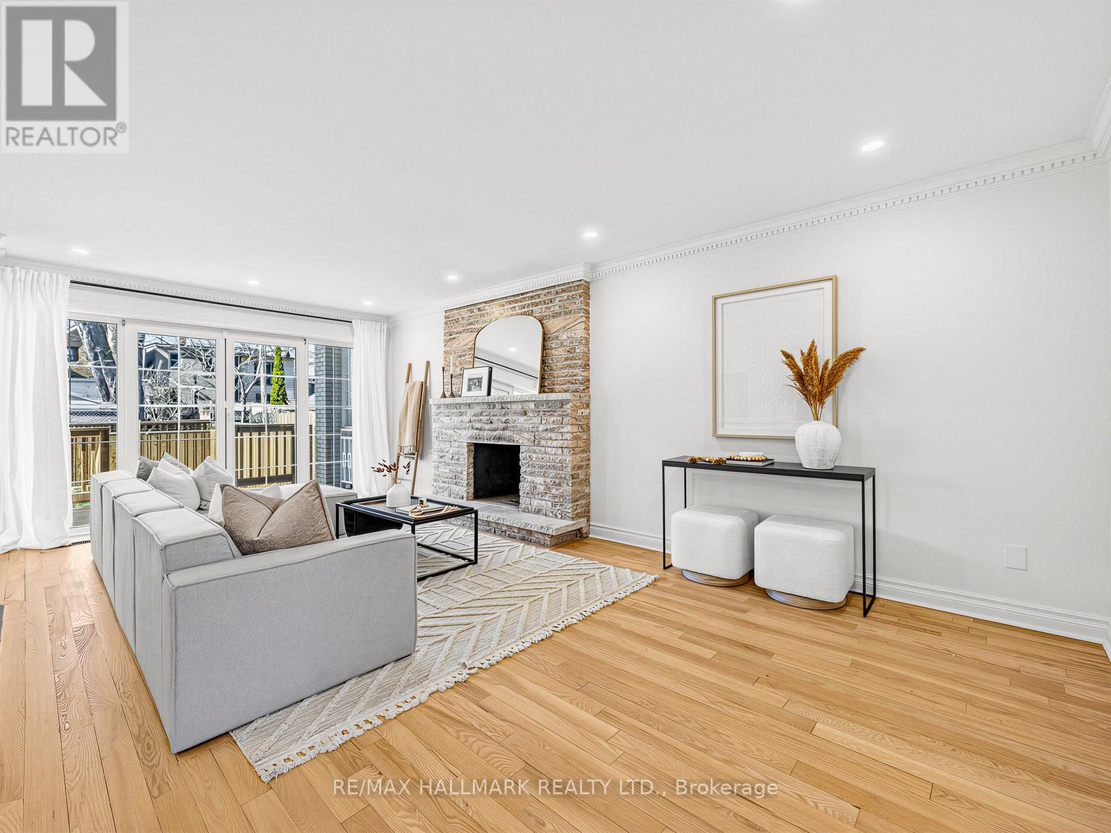 276 Floyd Avenue, Toronto, Ontario  M4J 2J3 - Photo 12 - E12997298