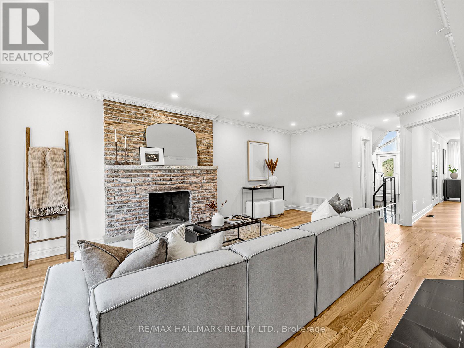 276 Floyd Avenue, Toronto, Ontario  M4J 2J3 - Photo 13 - E12997298