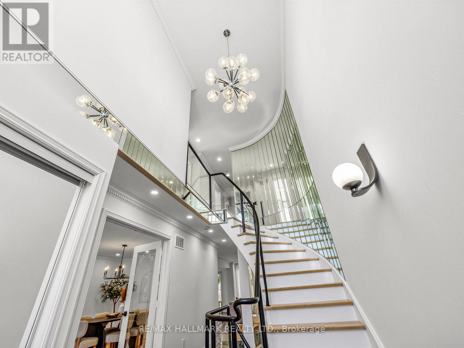 276 Floyd Avenue, Toronto, Ontario  M4J 2J3 - Photo 3 - E12997298