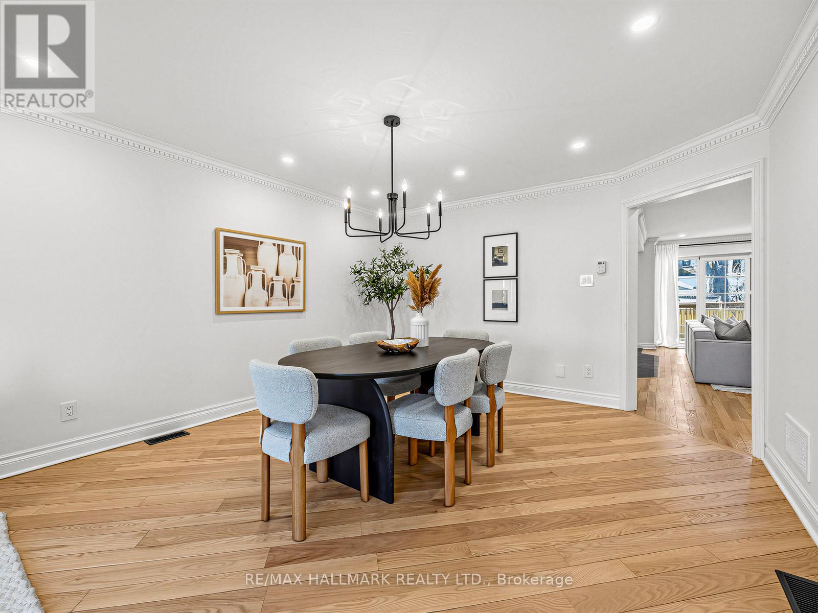 276 Floyd Avenue, Toronto, Ontario  M4J 2J3 - Photo 6 - E12997298