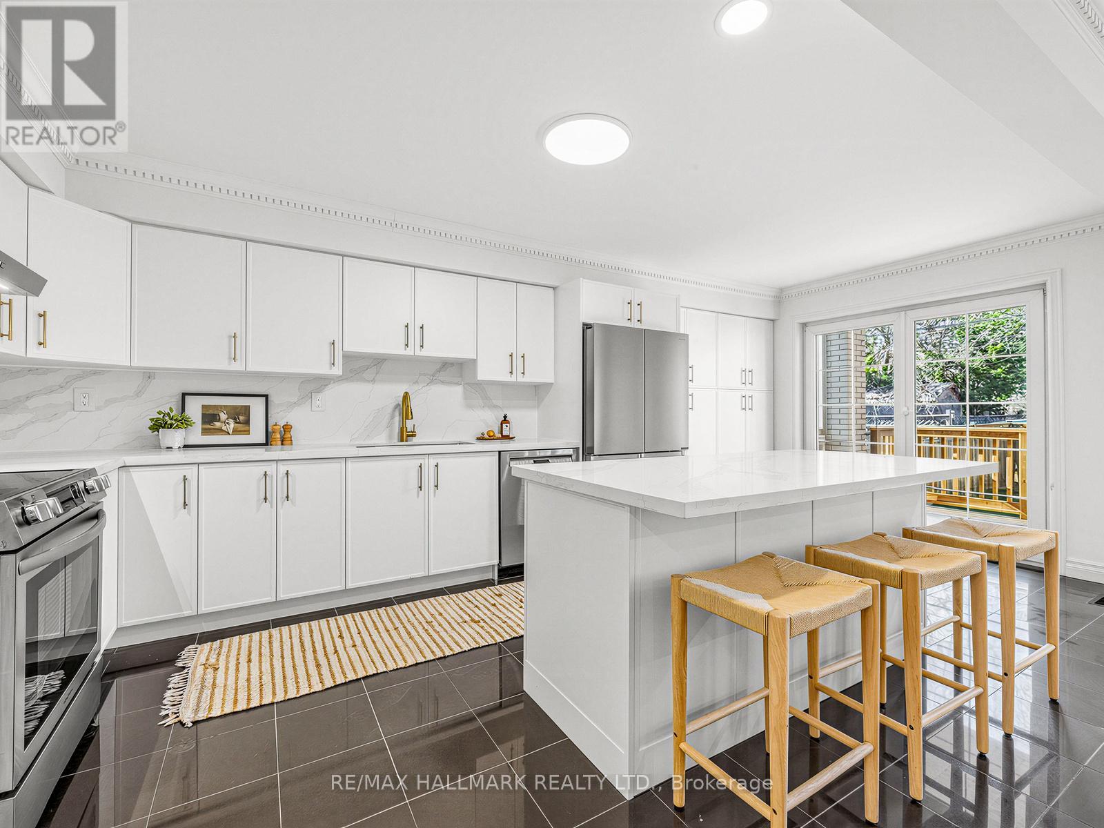 276 Floyd Avenue, Toronto, Ontario  M4J 2J3 - Photo 7 - E12997298