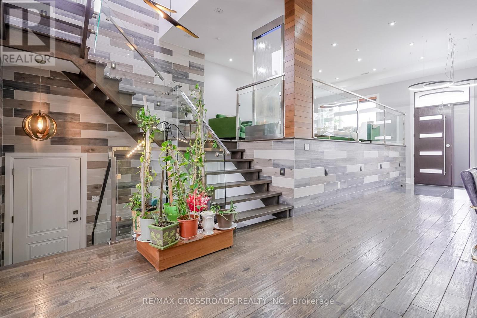 1a Roblin Avenue, Toronto, Ontario  M4C 3P7 - Photo 19 - E12997390