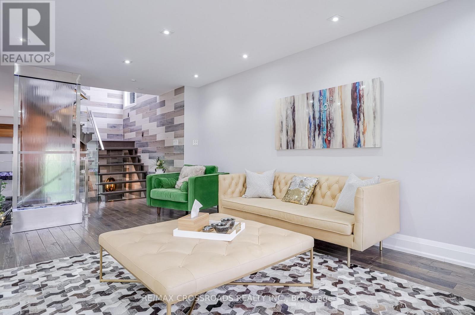 1a Roblin Avenue, Toronto, Ontario  M4C 3P7 - Photo 6 - E12997390