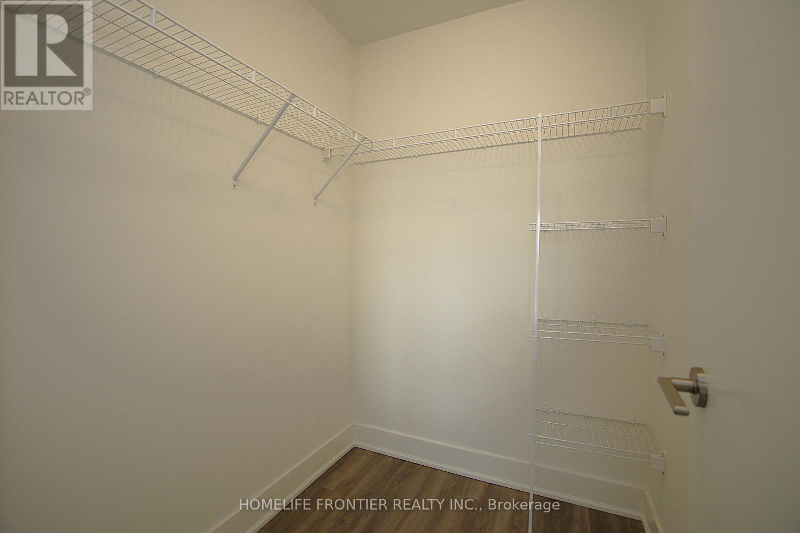 220 - 185 Deerfield Road, Newmarket, Ontario  L2Y 0G7 - Photo 10 - N12997372