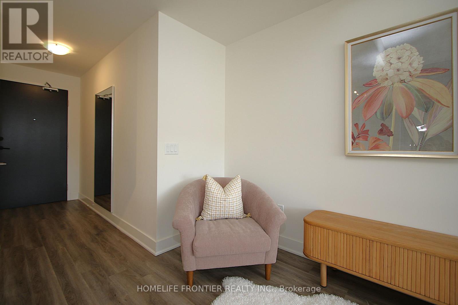 220 - 185 Deerfield Road, Newmarket, Ontario  L2Y 0G7 - Photo 4 - N12997372