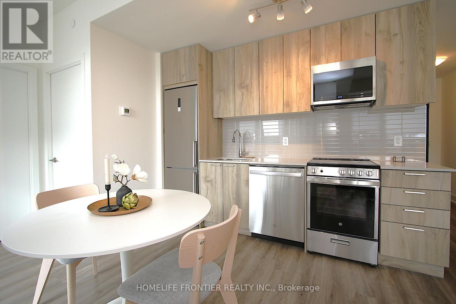 220 - 185 Deerfield Road, Newmarket, Ontario  L2Y 0G7 - Photo 6 - N12997372