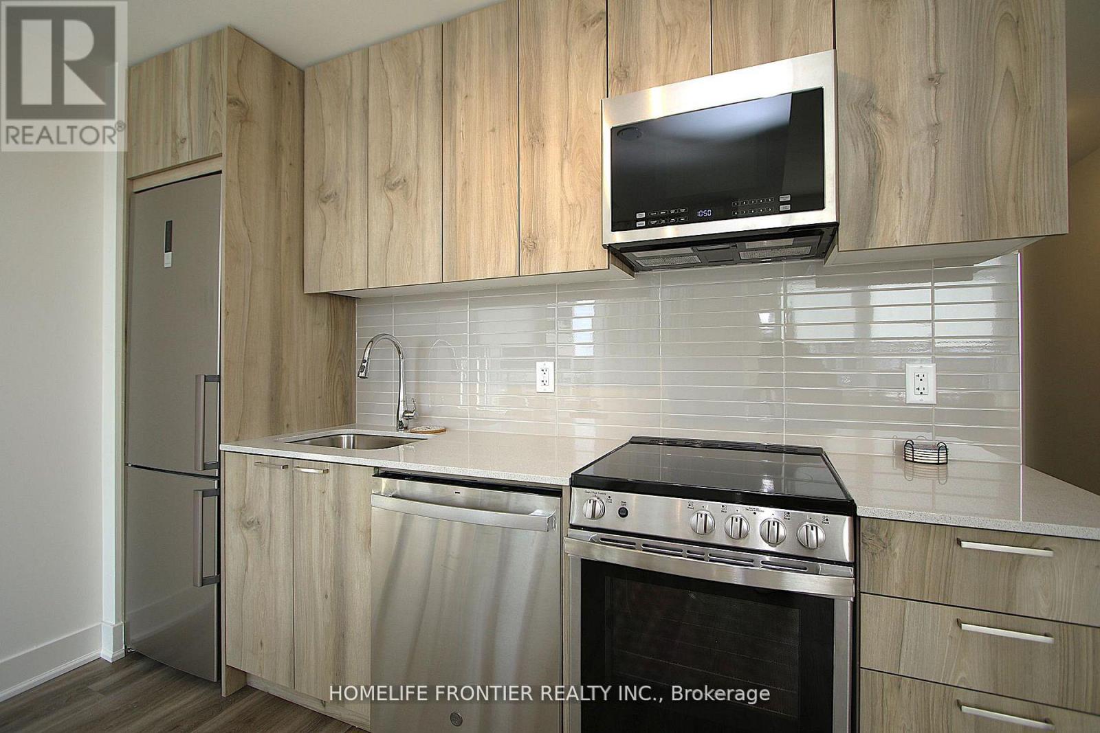 220 - 185 Deerfield Road, Newmarket, Ontario  L2Y 0G7 - Photo 7 - N12997372