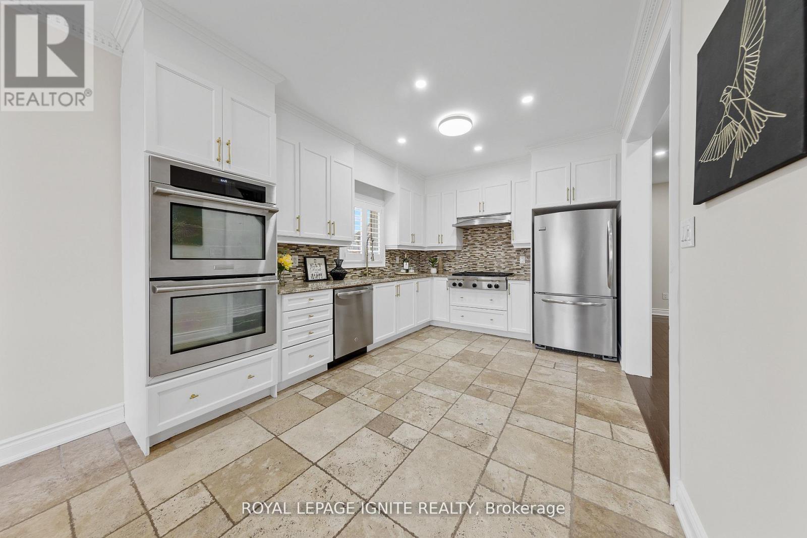 134 Gardiner Drive, Bradford West Gwillimbury, Ontario  L3Z 0J6 - Photo 10 - N12997402