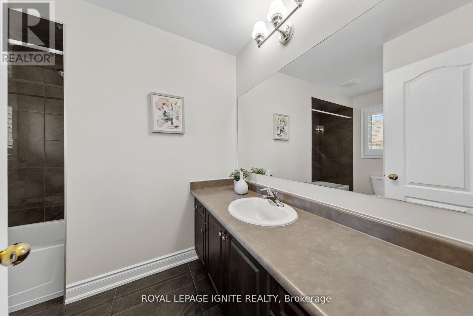 134 Gardiner Drive, Bradford West Gwillimbury, Ontario  L3Z 0J6 - Photo 30 - N12997402