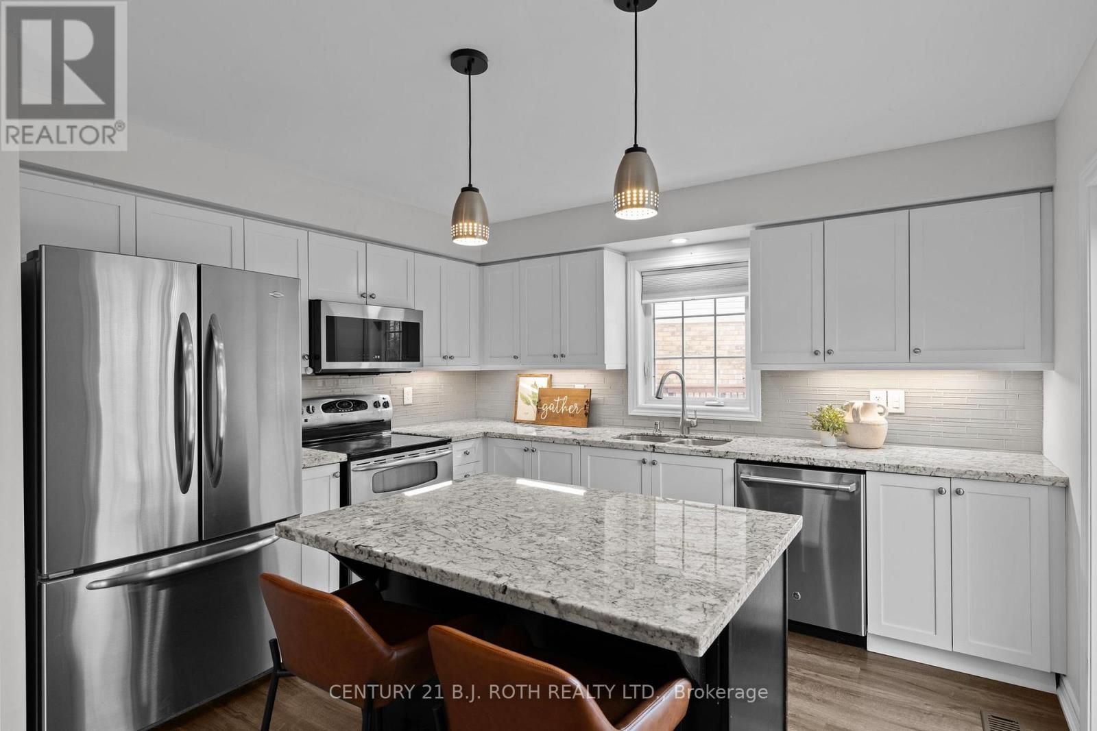 30 Megan Crescent, Barrie, Ontario  L4N 6E2 - Photo 7 - S12997354