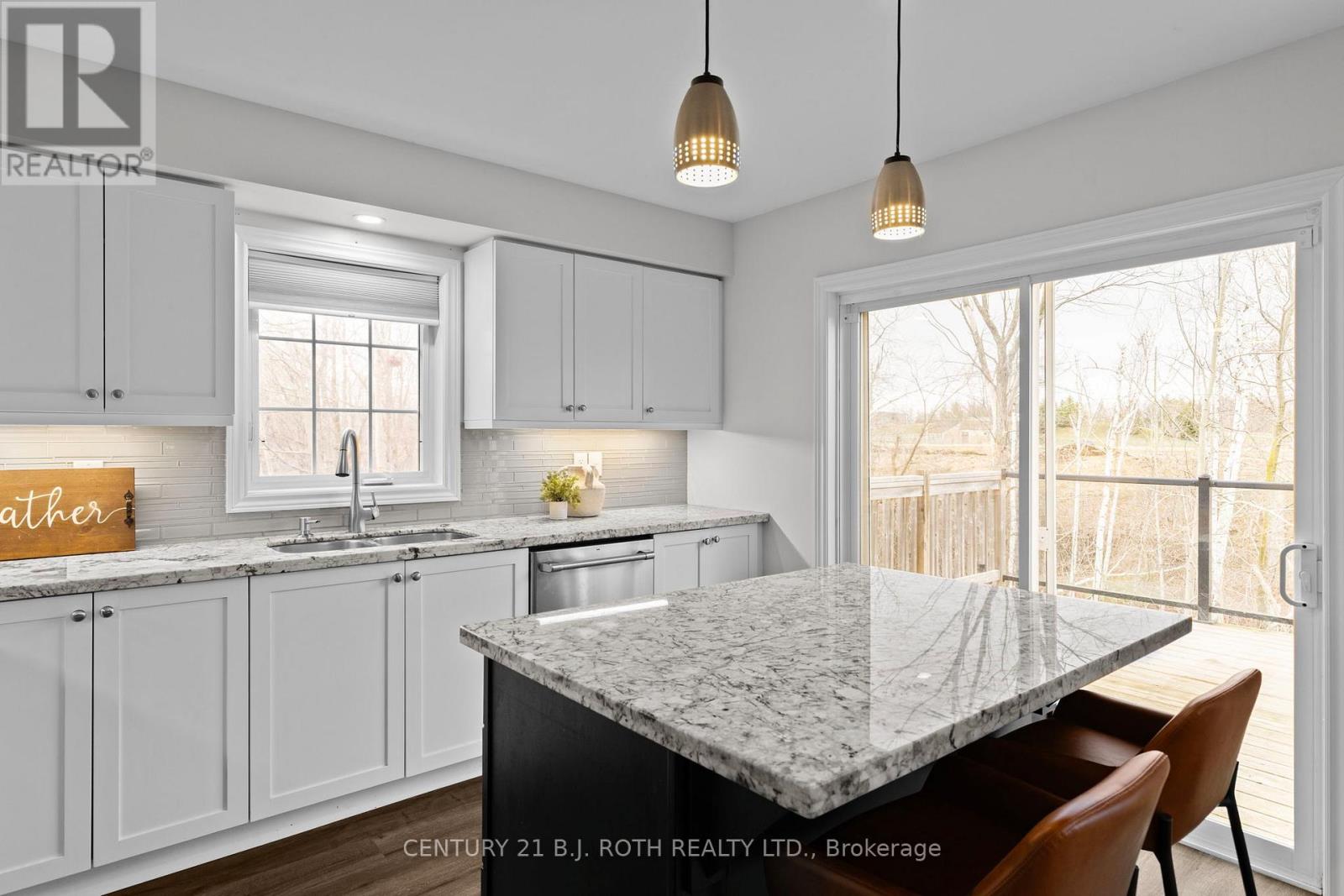 30 Megan Crescent, Barrie, Ontario  L4N 6E2 - Photo 9 - S12997354