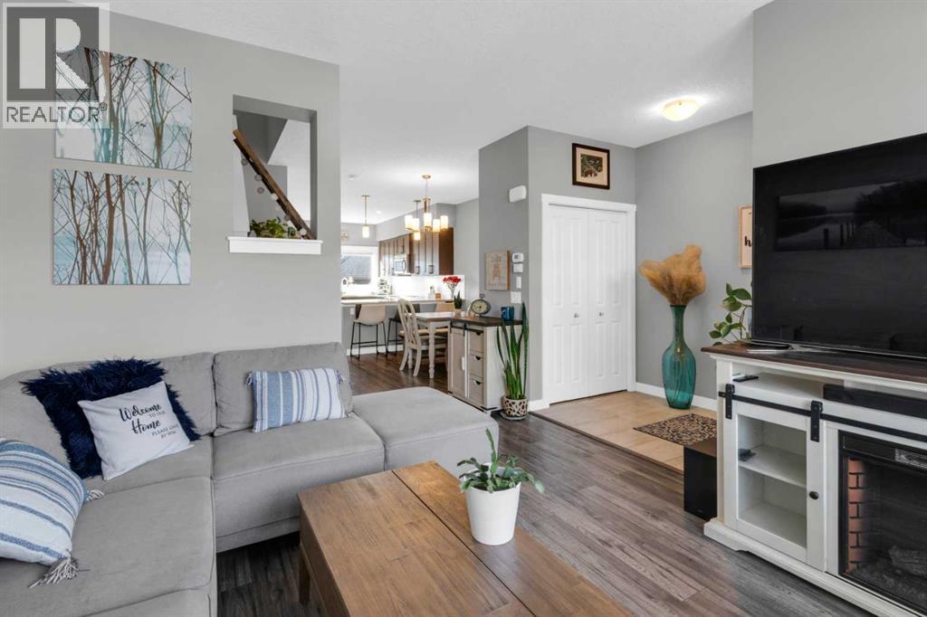 594 Hillcrest Road Sw, Airdrie, Alberta  T4B 4C8 - Photo 5 - A2286426