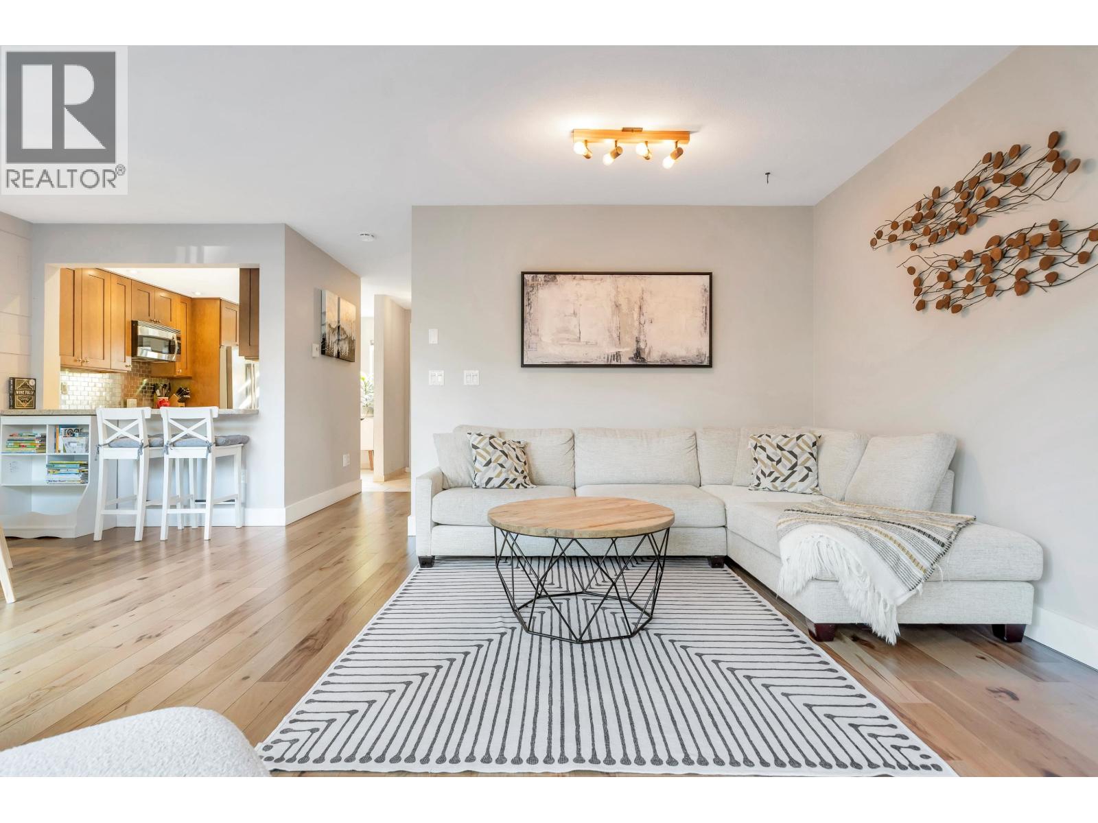 102 245 W 15th Street, North Vancouver, British Columbia  V7M 1S3 - Photo 3 - R3111123